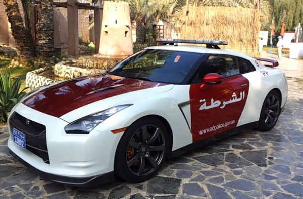 Birleşik Arap Emirlikleri Nissan GT-R: $ 100,000