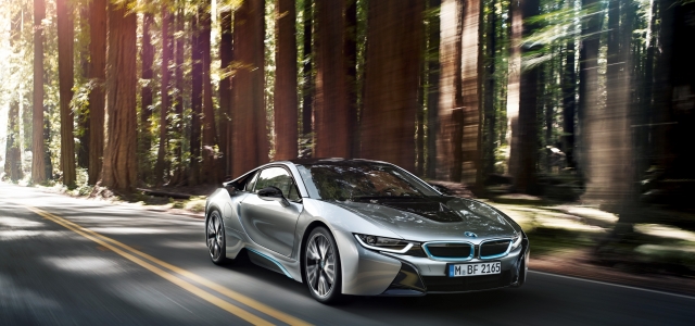 Geleceğin otomobilleri BMW i3 ve i8 Cadde’ye indi